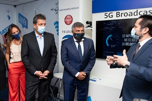 Sergio Massa y Claudio Ambrosini en la muestra 5G. - Crédito: Enacom